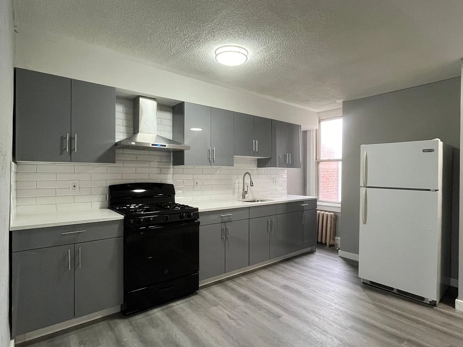 4617 Sheffield Ave — Photo 1