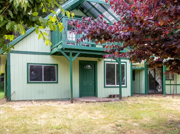 362 Crest Dr, Cave Junction, OR 97523