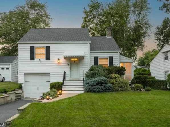 31 Briant Pkwy, Summit City, NJ 07901