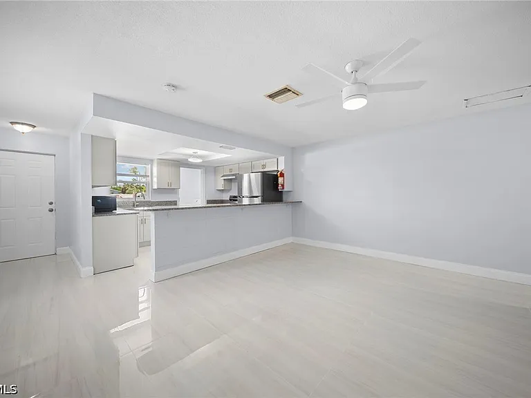5454 8th Ave — Photo 9