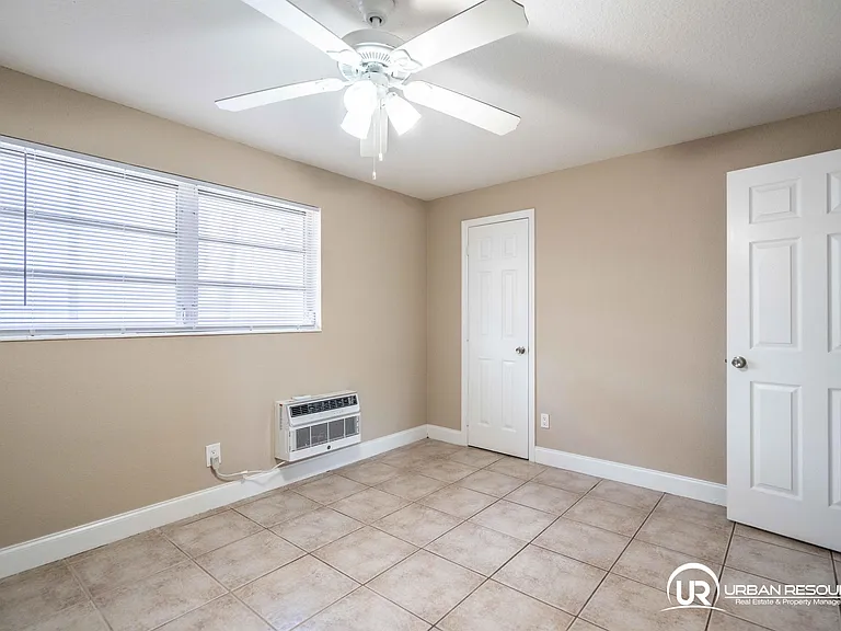 715 NE 6th St #9 — Photo 12