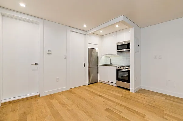 Rented by Veracity NYC LLC | media 11