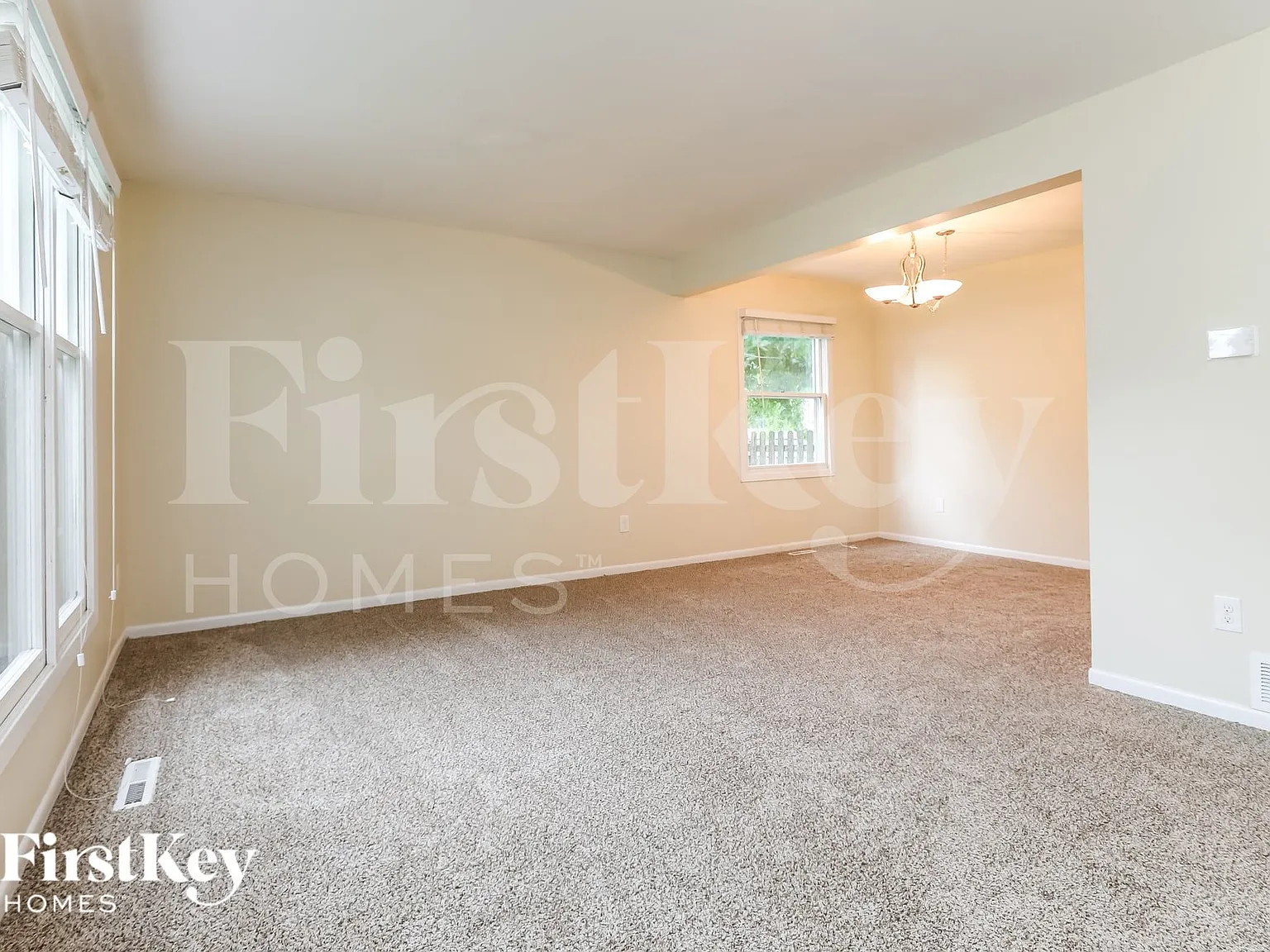 3 bed, 1.5 bath, 1500 sqft, $2,580 — Photo 3