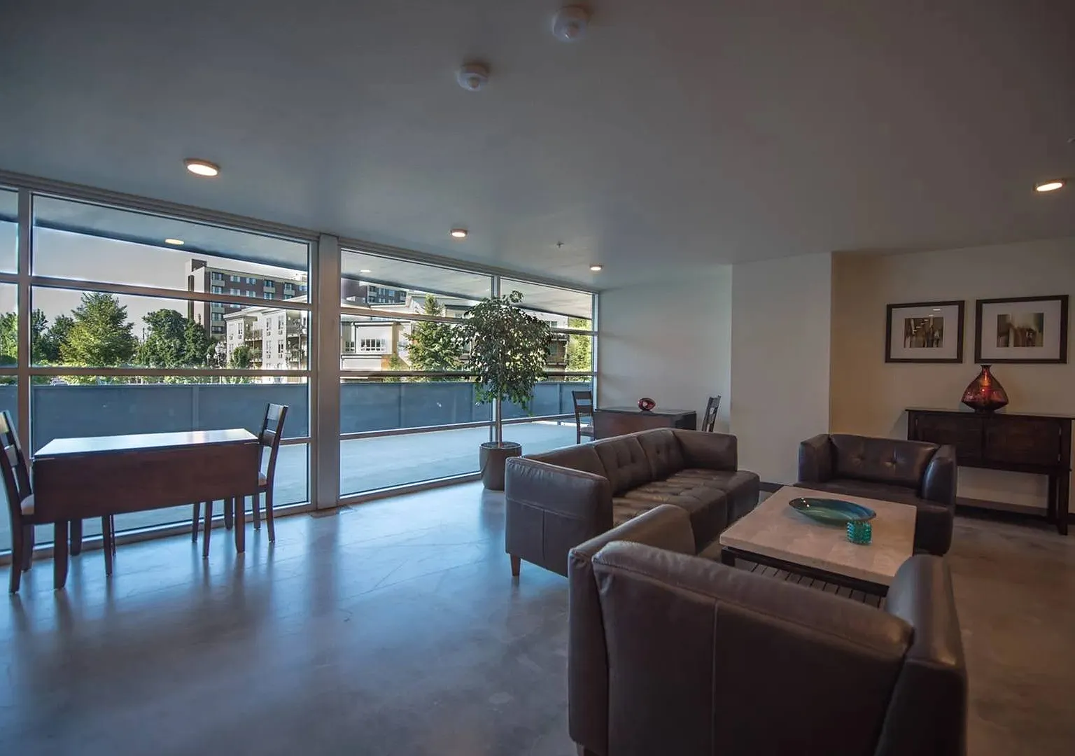 15 West — Photo 2