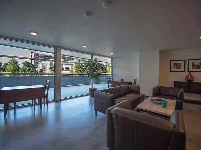15 West — Photo 2