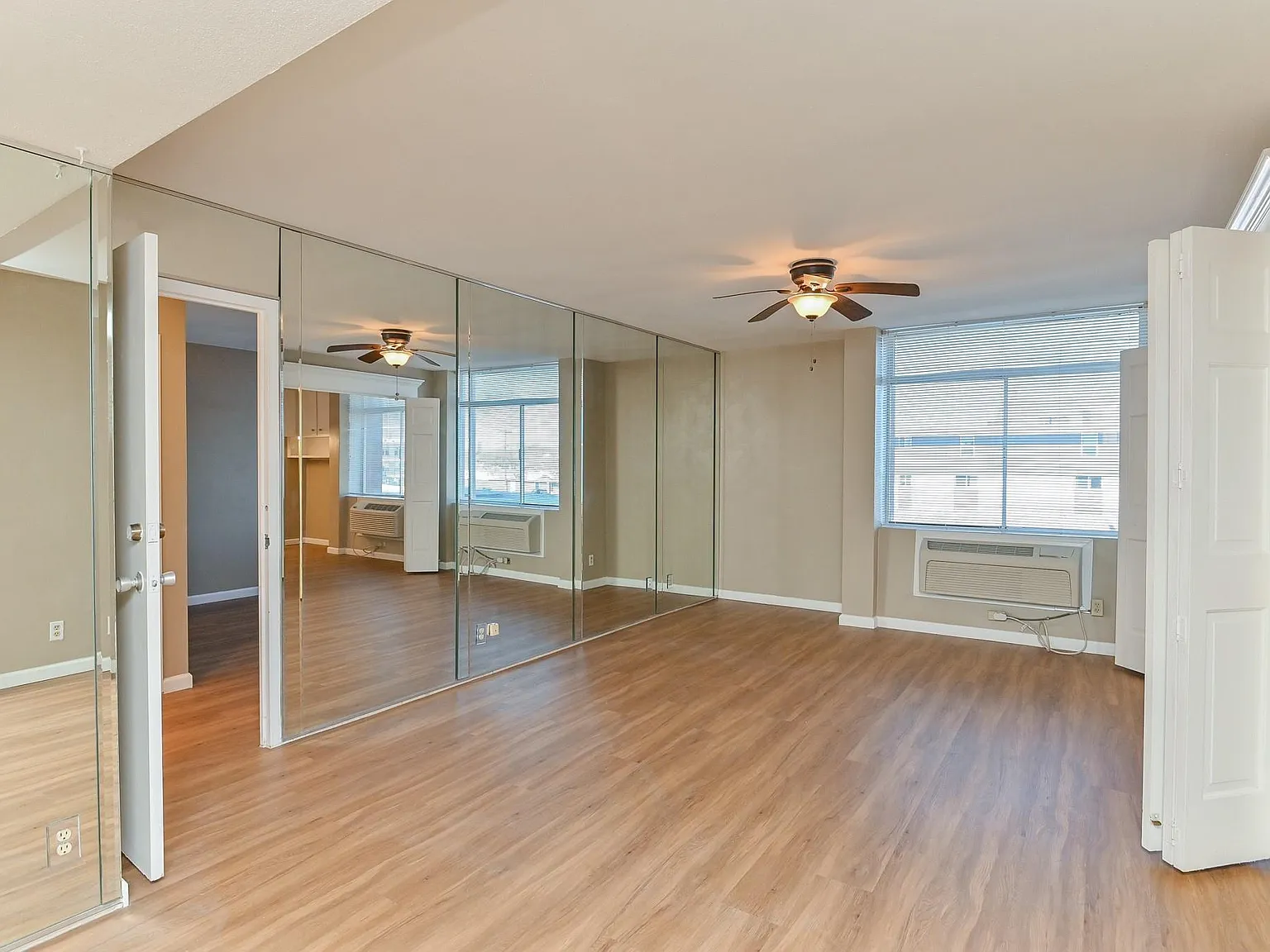 2 bed, 2.0 bath, 872 sqft, $1,200 — Photo 1
