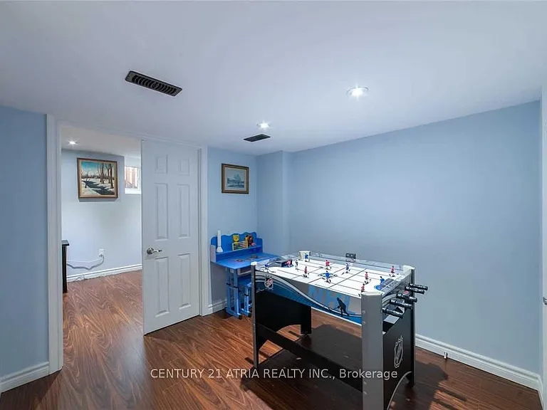58 Mondial Cres — Photo 20
