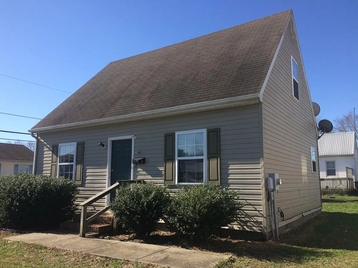 3 bed, 1128 sqft, $1,798 — Photo 1