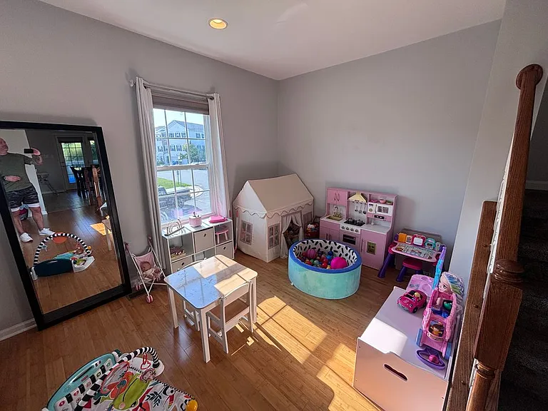 322 Larose Dr — Photo 2