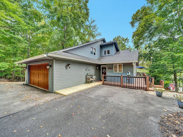 111 Woodlake Dr, Moneta, VA 24121