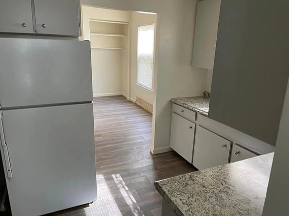4th image of 1106 E St APT 2