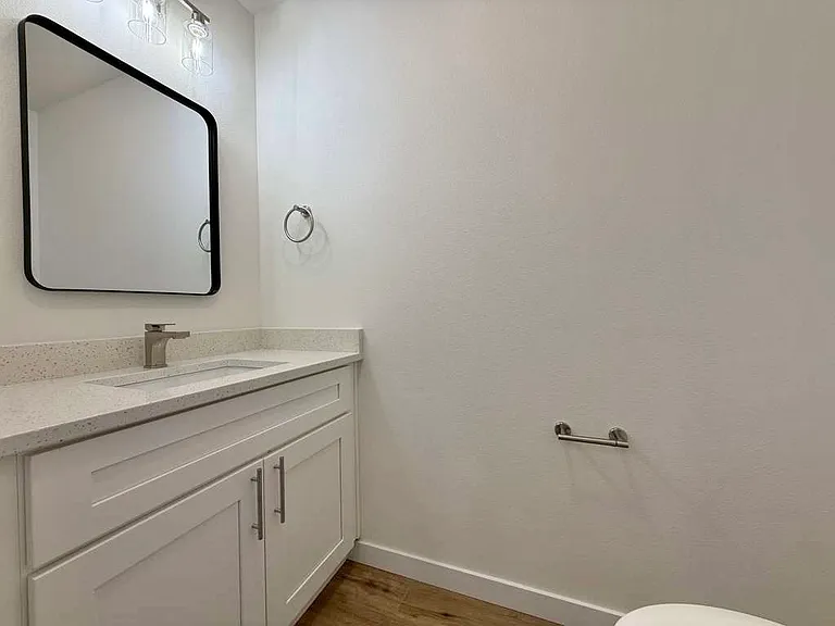 3925 E 32nd Ave #4 — Photo 9