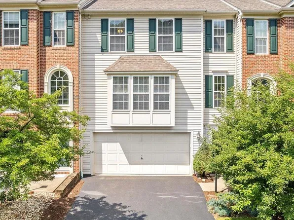 531 Village Green Blvd W, Mars, PA 16046