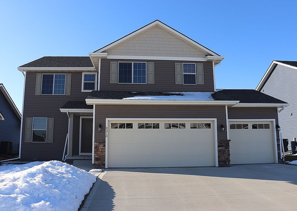 1st image of 2310 SE Maxwell Dr