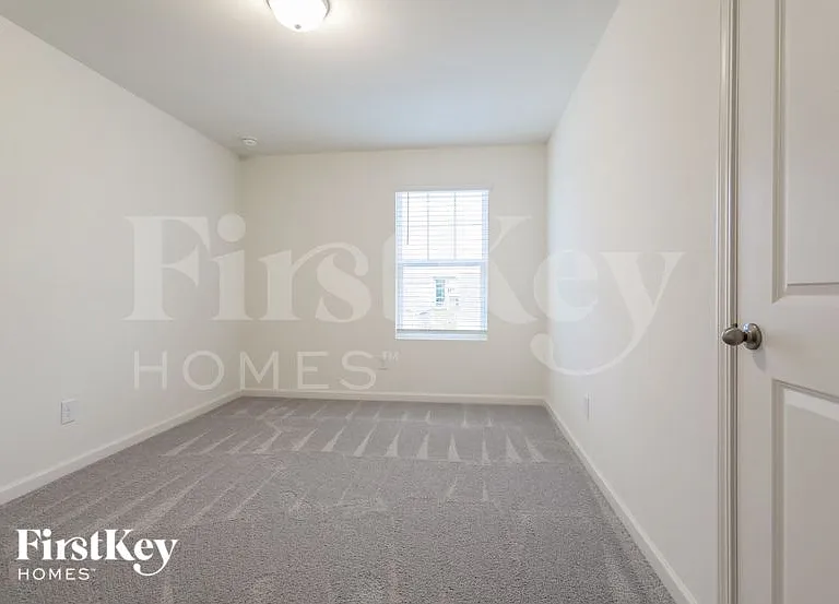 135 Knightsbridge Ln — Photo 10