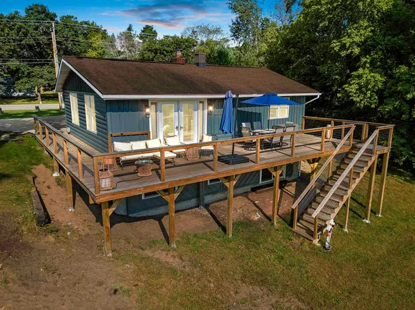 N6316 Lake Dr, Shawano, WI 54166