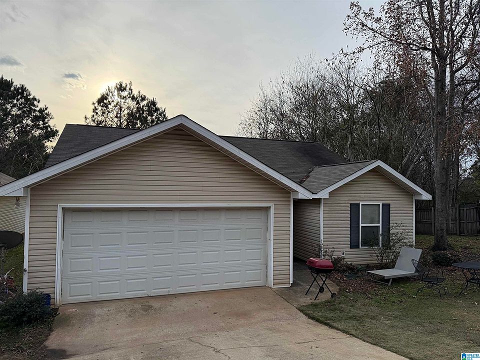1st image of 540 Crescent Ln E