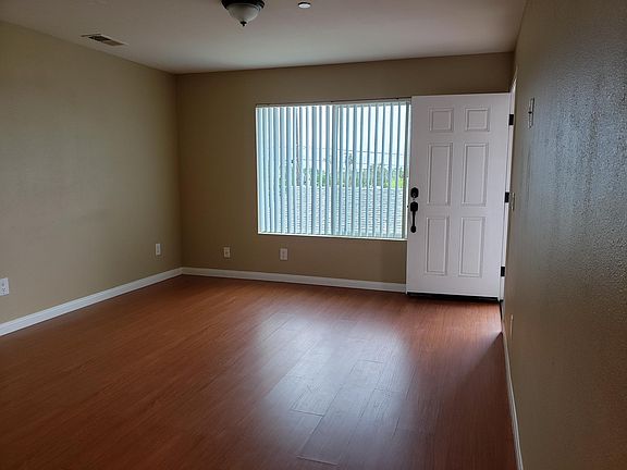 3rd image of 2803 Nye St