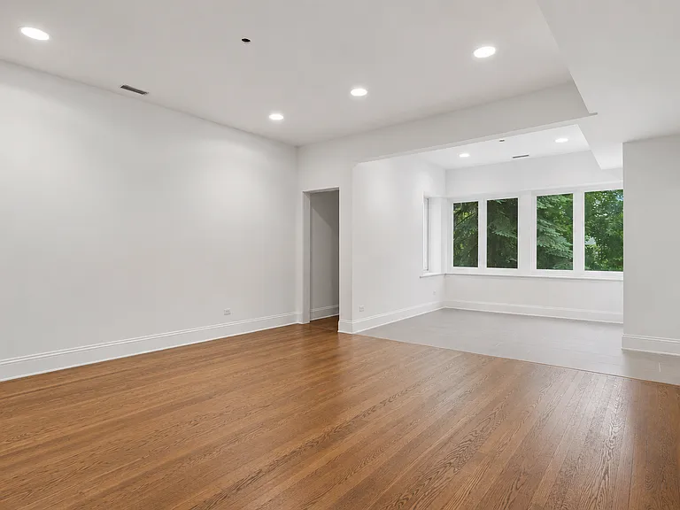 6914 N Sheridan Rd #2 — Photo 4