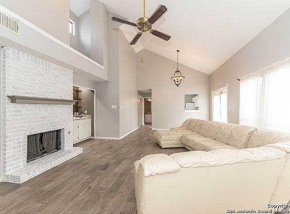 4th image of 2919 Wood Cir