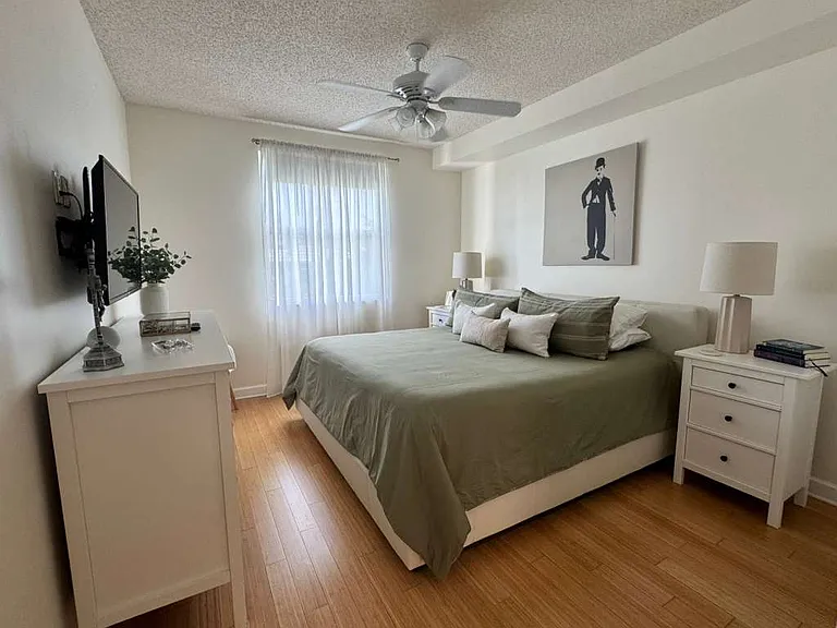 17145 N Bay Rd #Penthouse 4609 — Photo 36