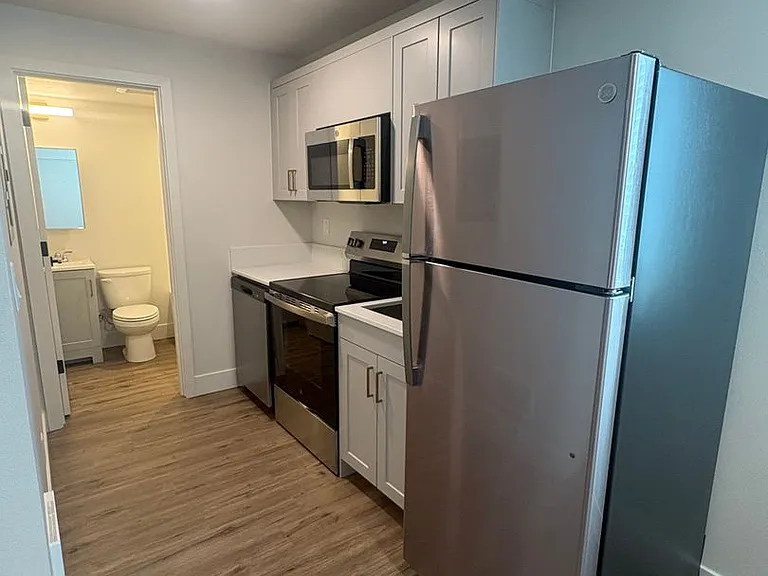 Denny Apartments — Photo 2