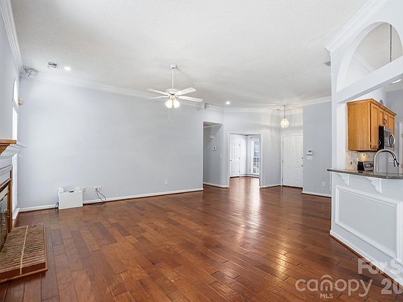 4th image of 5519 Haybridge Rd