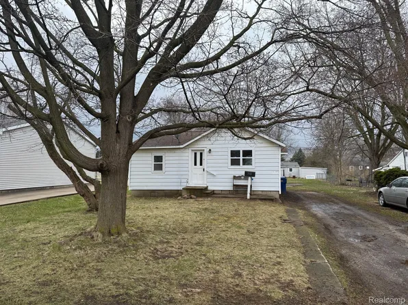 310 S Brady St, Corunna, MI 48817