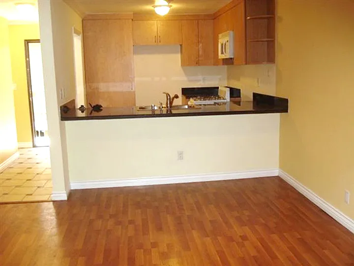 6925 Baird Ave #5 — Photo 8