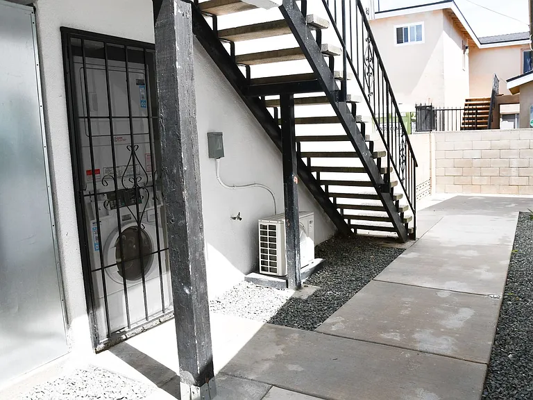 994 Valencia St — Photo 37