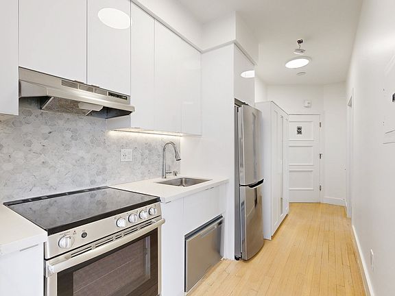 2nd image of 17 Hermann St #305