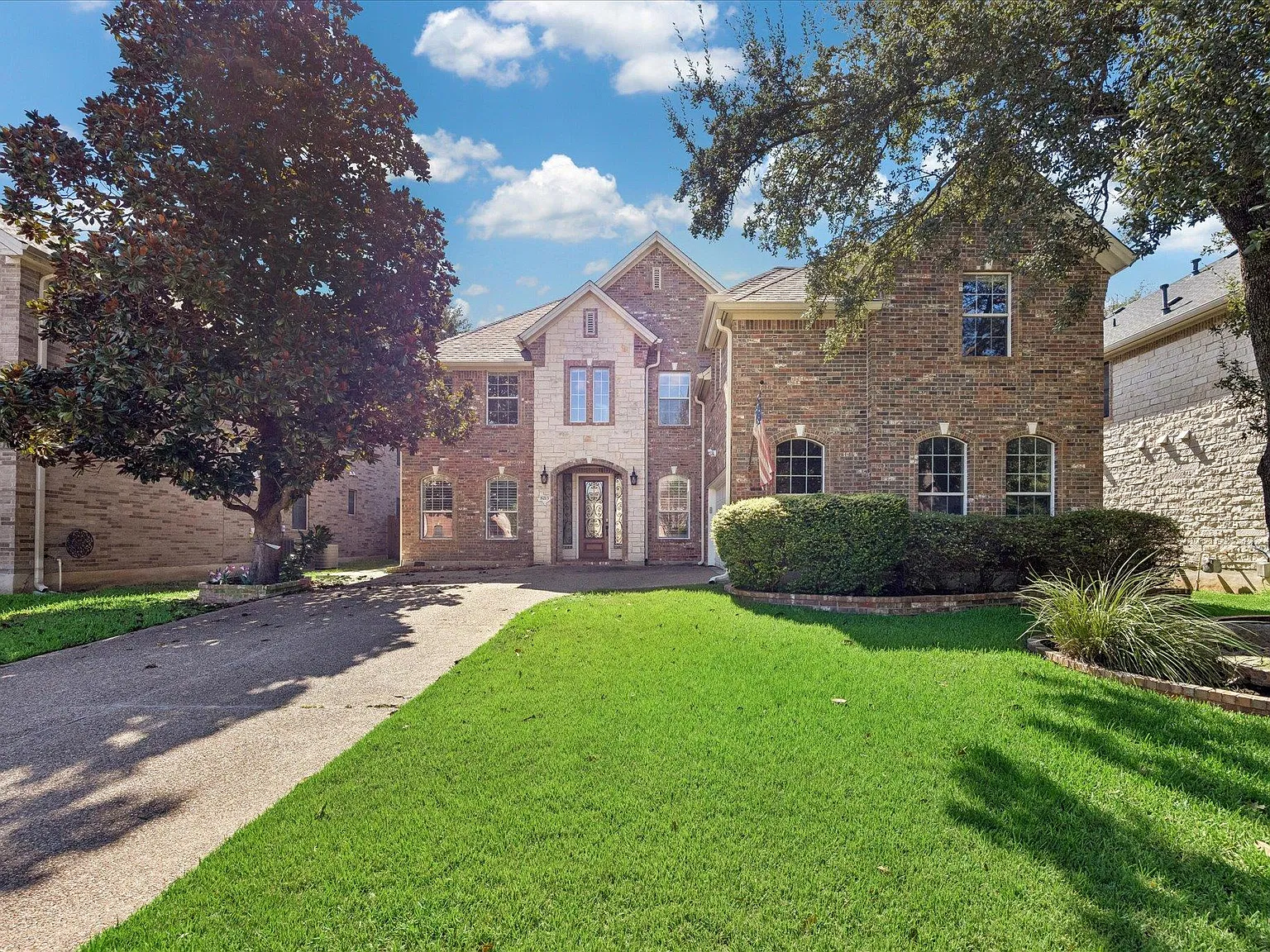 4 bed, 3.5 bath, 3737 sqft, $3,500 — Photo 1