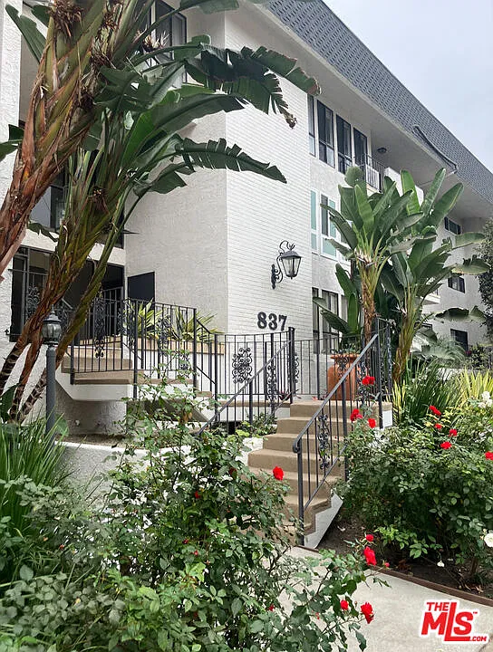 2 bed, 2.0 bath, 1000 sqft, $3,200 — Photo 1