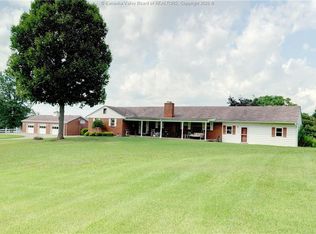 32 Ralph Dr, Hurricane, WV 25526