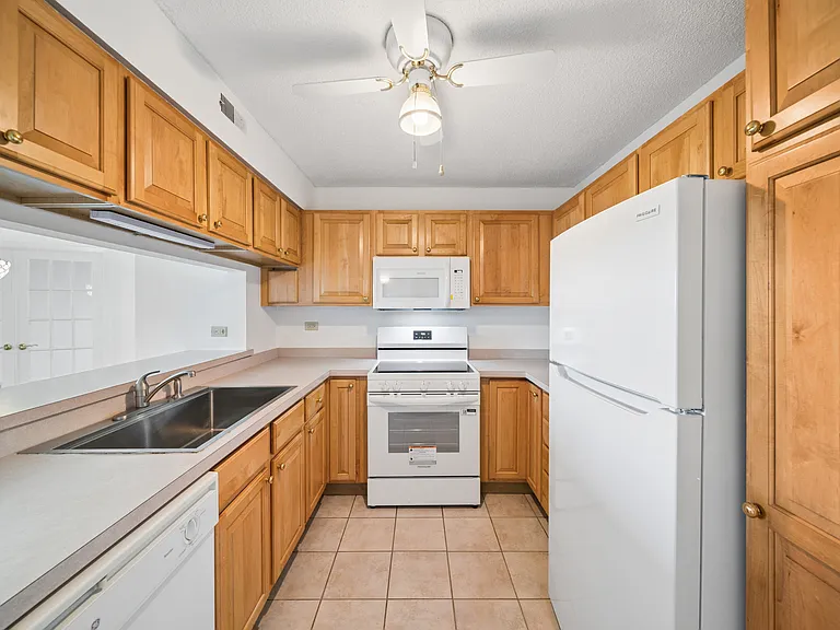511 Aurora Ave #615 — Photo 3