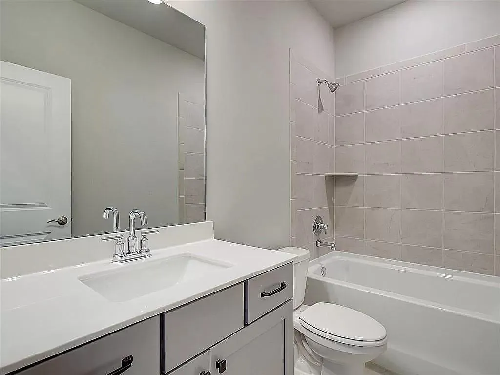 514 Hampton Ct — Photo 4