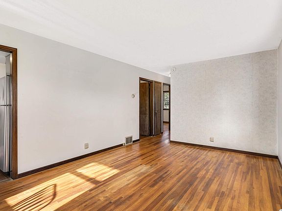 5th image of 11610 Kumquat St NW