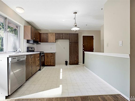 4th image of 808 Dinard Dr
