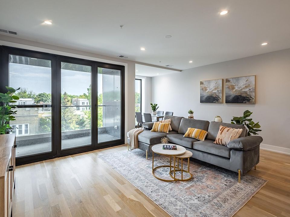 1st image of 2212 W Lawrence Ave #3W