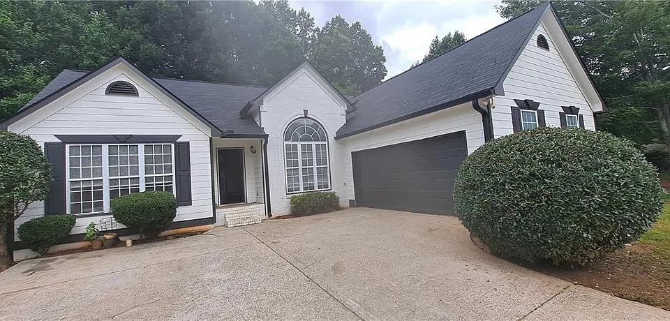 1050 Hillary Ln
