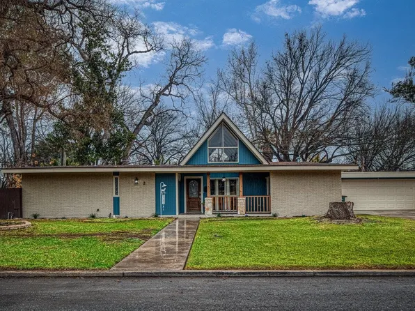 2 Meadow Ln, Del Rio, TX 78840