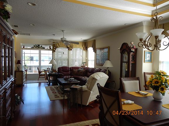 2nd image of 132 Sunset Cir S