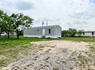 117 Seminole St, Tye, TX 79563