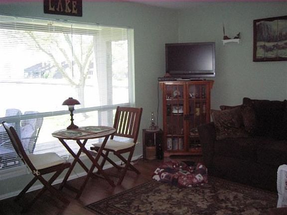 4th image of 100 Edgewater Dr Unit 38