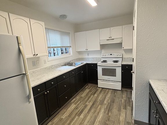 3rd image of 1200 E Powell Blvd APT 17