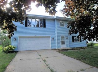 525 Masters Ln, Green Bay, WI 54311