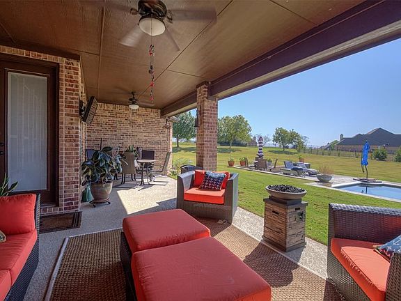 4th image of 110 Club House Dr