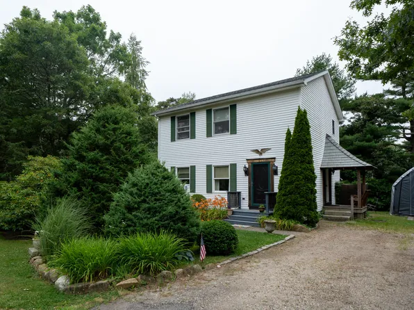 11 Onondaga Ave, Oak Bluffs, MA 02557