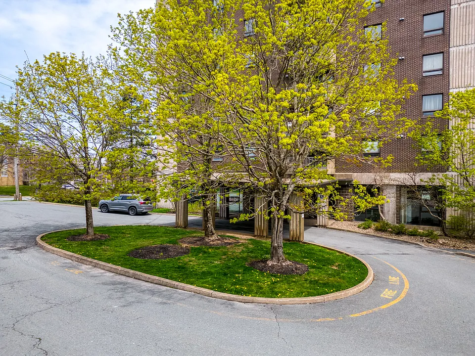 290 Main Ave