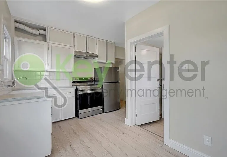 1119 Lochbrae Rd #1 — Photo 10